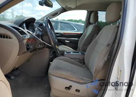 2011 Chrysler Town & Country Touring z USA, uszkodzony, nr VIN 2A4RR5DG9BR666388